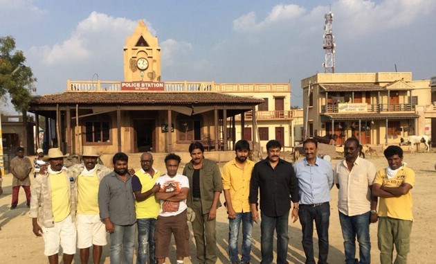 Chiranjeevi-Sardaar-Gabbar-Singh-Sets-pawan kalyan