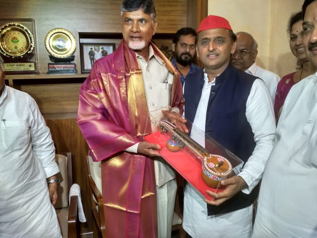 Chandrababu Naidu met with Akhilesh Yadav